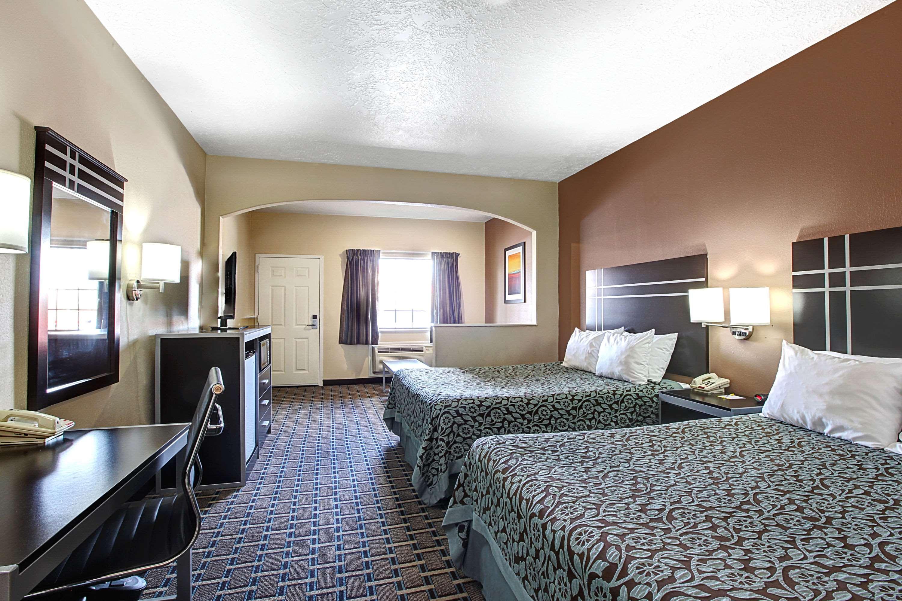 Days Inn & Suites By Wyndham Houston North - Spring Exterior photo